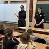 Альбом: Безпека понад усе!  Учні 1 класу Запорізької початкової школи «Еврика», мали надзвичайно важливу зустріч — бесіду на якій відбулися навчальні евакуації, організовані ювенальними поліцейськими спільно з рятувальниками. 